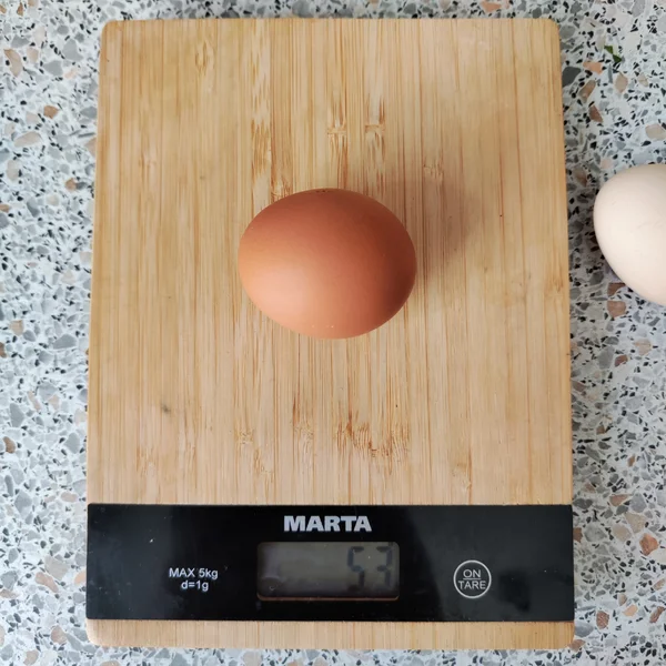 Яйцо куриное домашнее