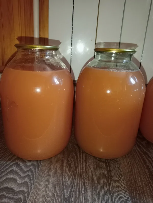 Сок яблочный натуральный, без воды и сахара