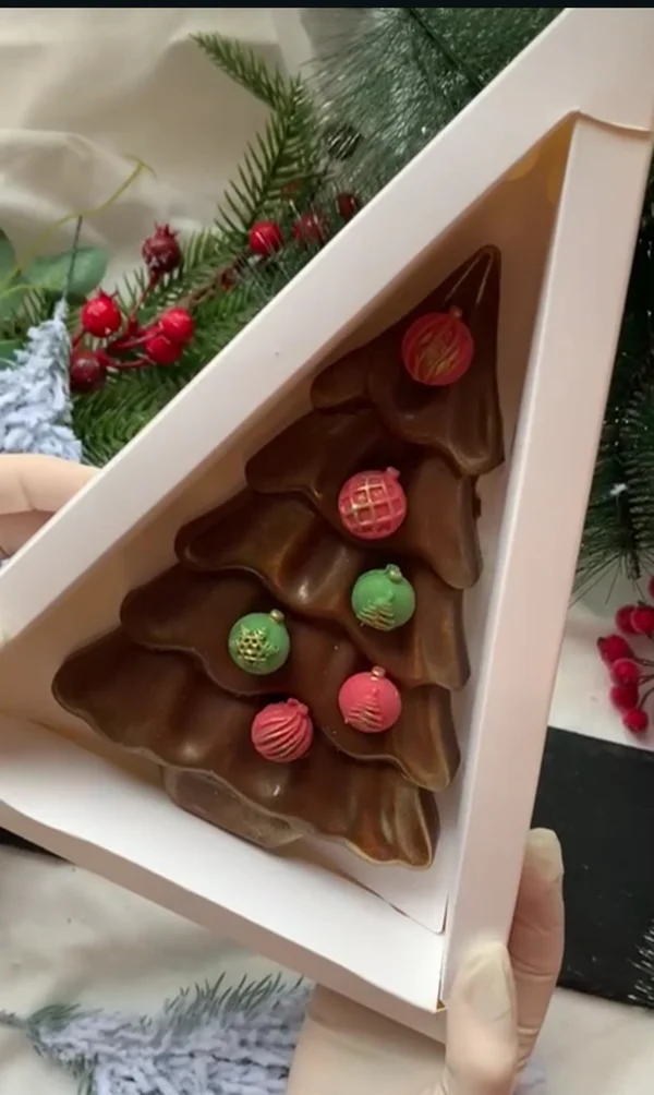 Шоколадные орешки с карамелью, песочной миндальной крошкой и карамелизированным грецким орехом