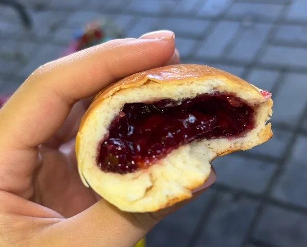 Пирожки с вишней