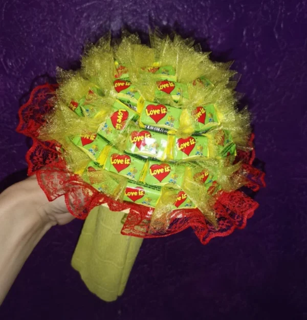 Оригинальные букетики из жвачек