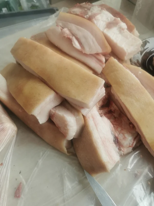 Сало свежее, не солёное, белое, без мясных прослоек