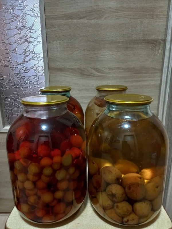 Компот из винограда, лесной груши