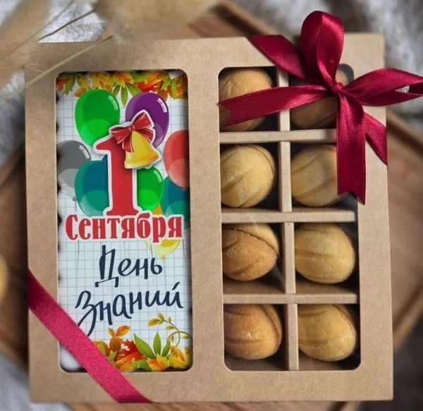 Орешки со сливочной начинкой и варёной сгущёнкой + тематический пряничек