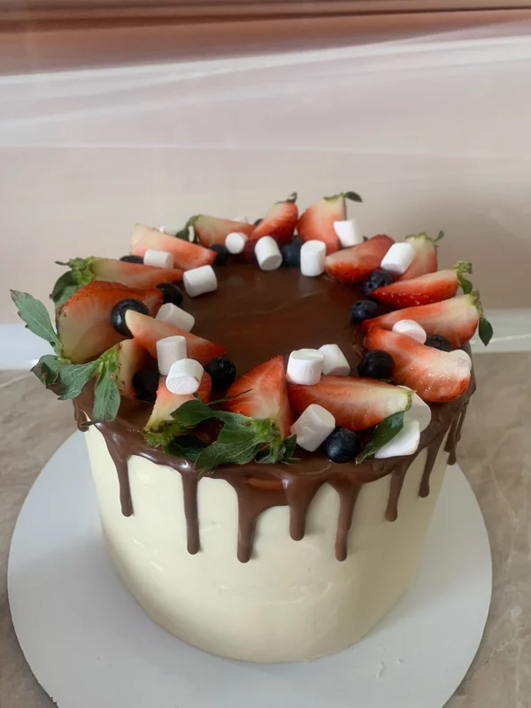 Торт молочная девочка