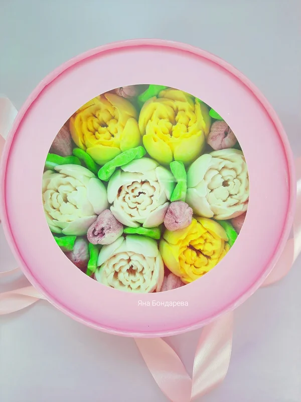 Коробочки со свежими зефирными цветами