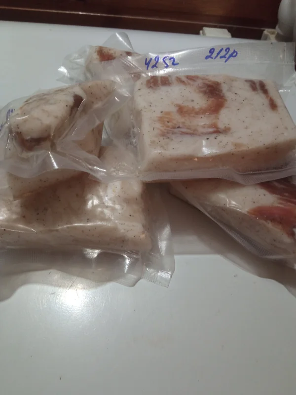 Солёное сало в вакуумной упаковке