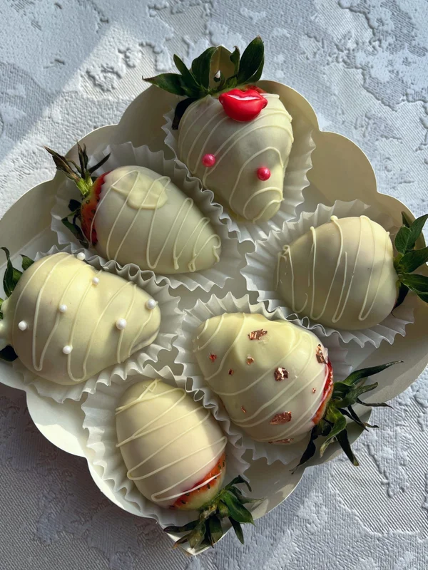 Клубника и бананы в шоколаде