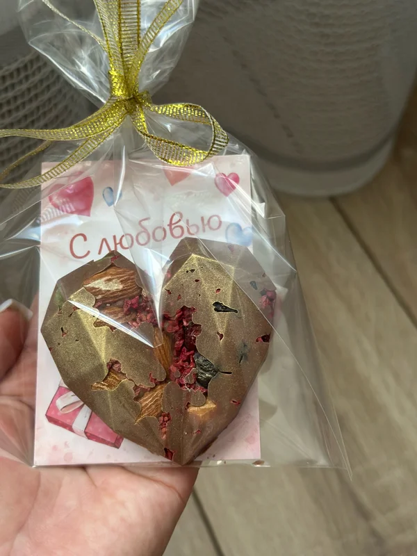 Шоколадное сердце из бельгийского шоколада с наполнением (орехи, фрукты, гранат, цукаты)
