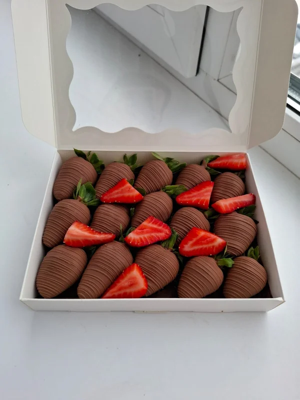 Клубника в молочном бельгийском шоколаде Callebaut