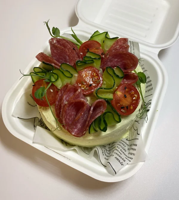 Гастробокс с закусками (бенто торты, тарталетки, рулетики, мини-вафли, канапе)