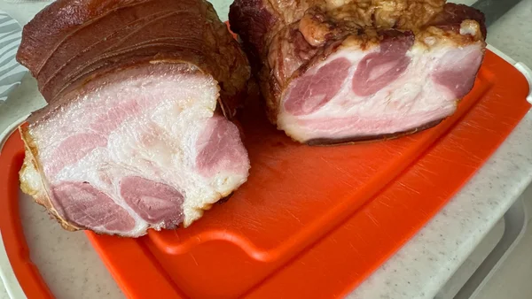 Мясо домашней свинины (домашнее копчение)
