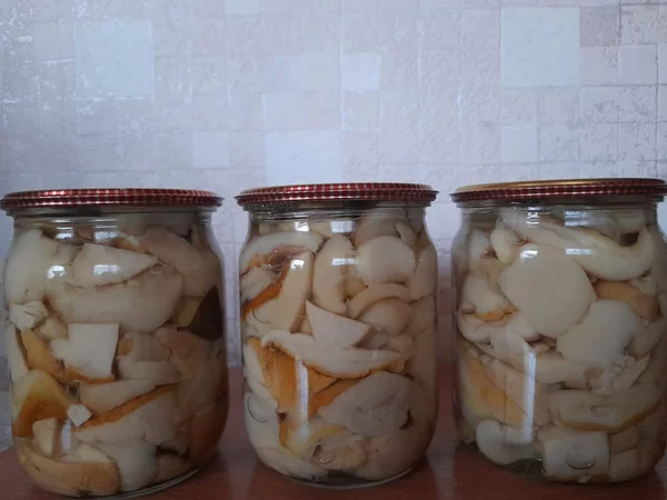 Грибы белые маринованные