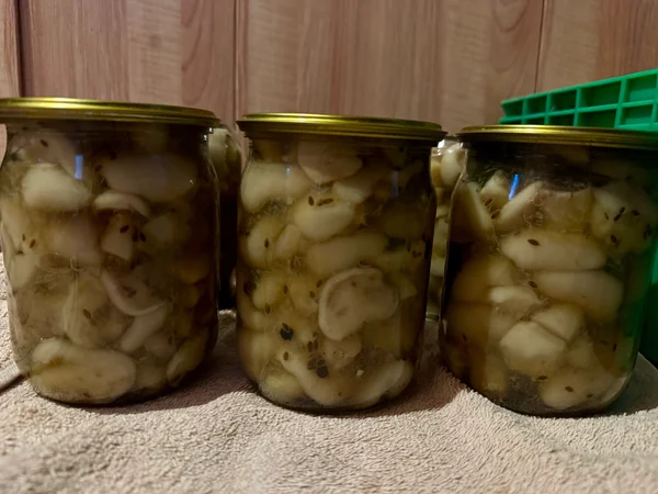 Маслята маринованные
