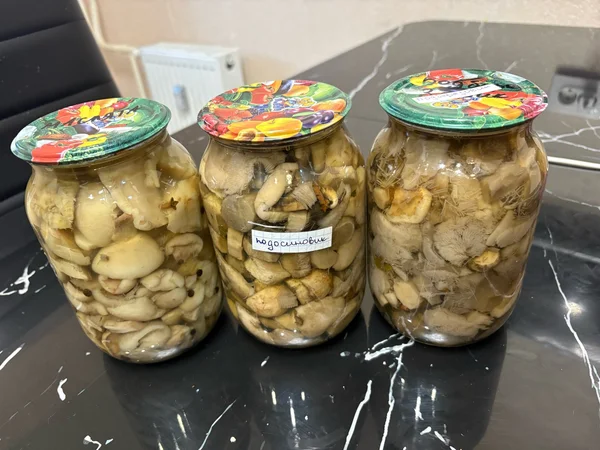Маринованные маслята