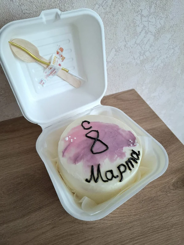 Бенто-тортик Красный бархат с клубничным конфи