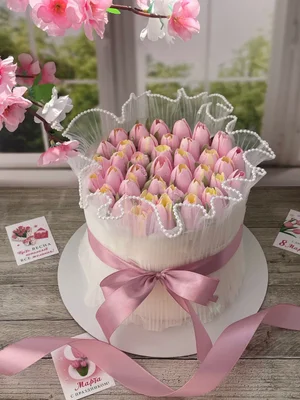 Комплимент-пирожные капкейки со съедобными цветами