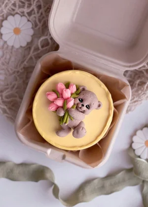 Комплимент-пирожные капкейки со съедобными цветами