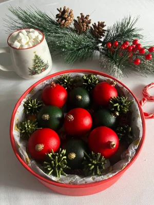 Новогодний сюрприз (снежок, мандарины,  ёлочные шары)