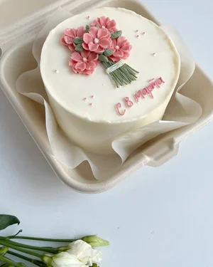 Комплимент-пирожные капкейки со съедобными цветами