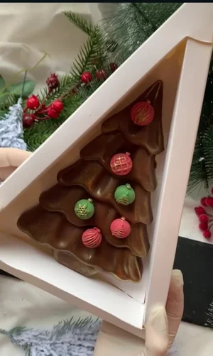 Шоколадные орешки с карамелью, песочной миндальной крошкой и карамелизированным грецким орехом