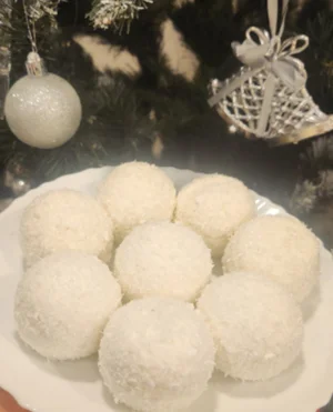 Новогодний сюрприз (снежок, мандарины,  ёлочные шары)