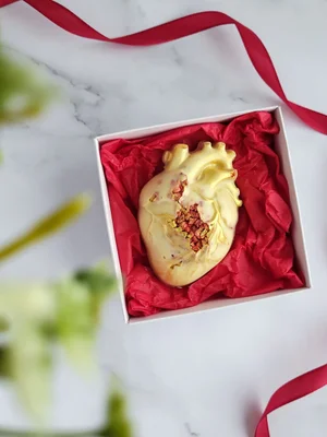 Конфеты из молочного и белого шоколада