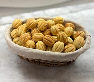 Орешки с вареной сгущенкой