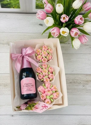 Комплимент-пирожные капкейки со съедобными цветами