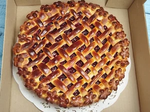 Пирог с брусникой, вишней, клубникой, яблоко-вишня, смородина