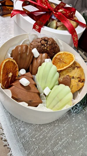 Большой бокс с печеньем и карамелью