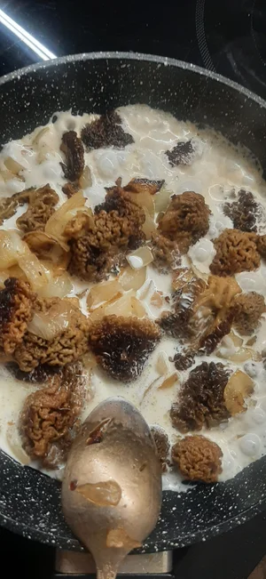 Грибы маринованные