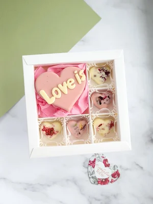 Конфеты из молочного и белого шоколада