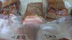 Грудинка 'по-ваЁвски', варёно копчёная, без косточек