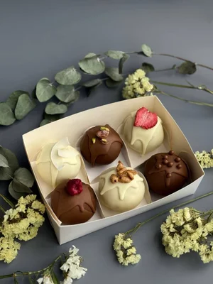 Торт молочная девочка с клубникой