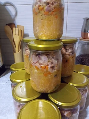 Горох с копчёной курицей и овощами