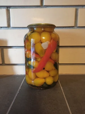 Домашние маринованные помидоры, банка 1,5 л
