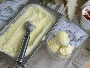 Медовик с вишней и сметанно-сливочным кремом