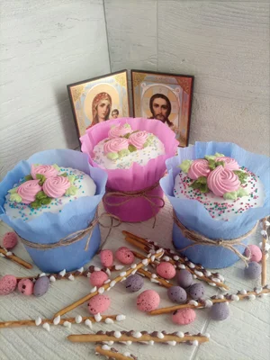 Кулич творожный с изюмом и вяленой вишней