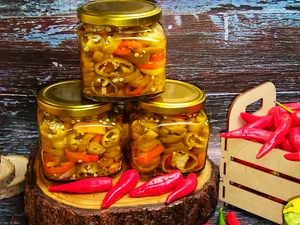 Острые перцы в маринаде