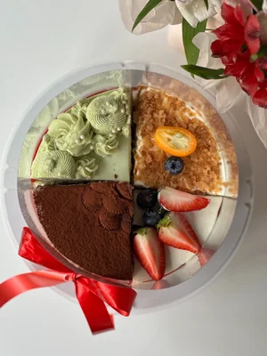 Торт из четвертинок, 4 разных вкуса: шоколадный трюфель, ягодный пломбир, фисташка-манго, карамельный медовик