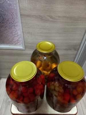 Компот из винограда, лесной груши