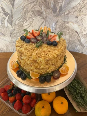 Медовик с вишней и карамелью