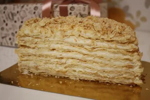 Медовик с кремом Пломбир