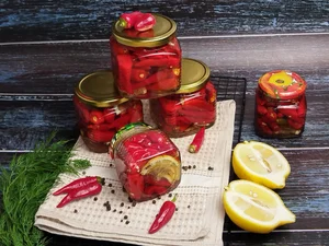 Острые перцы в маринаде