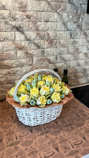 Корзина зефирных цветов