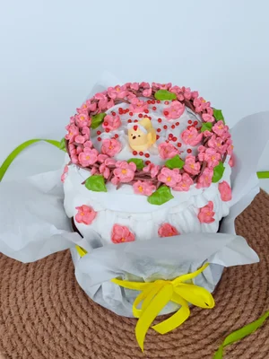 Фирменный сдобный кулич на желтках, украшенный зефиром