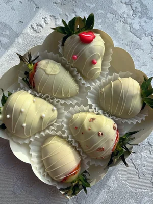 Клубника и бананы в шоколаде