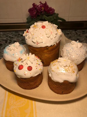 Кулич дрожжевой на сливках с изюмом