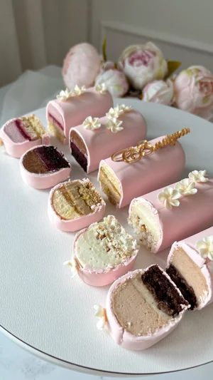 Набор ассорти из 5 муссовых пирожных